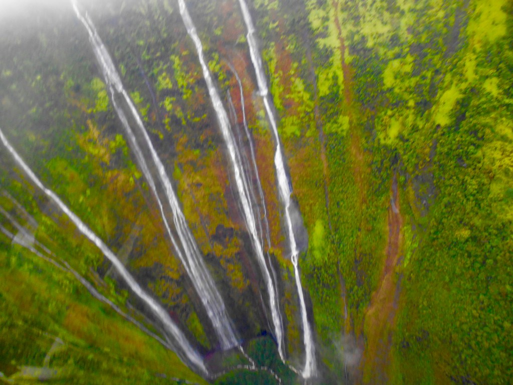 image of waterfall in Maui, Hawaii